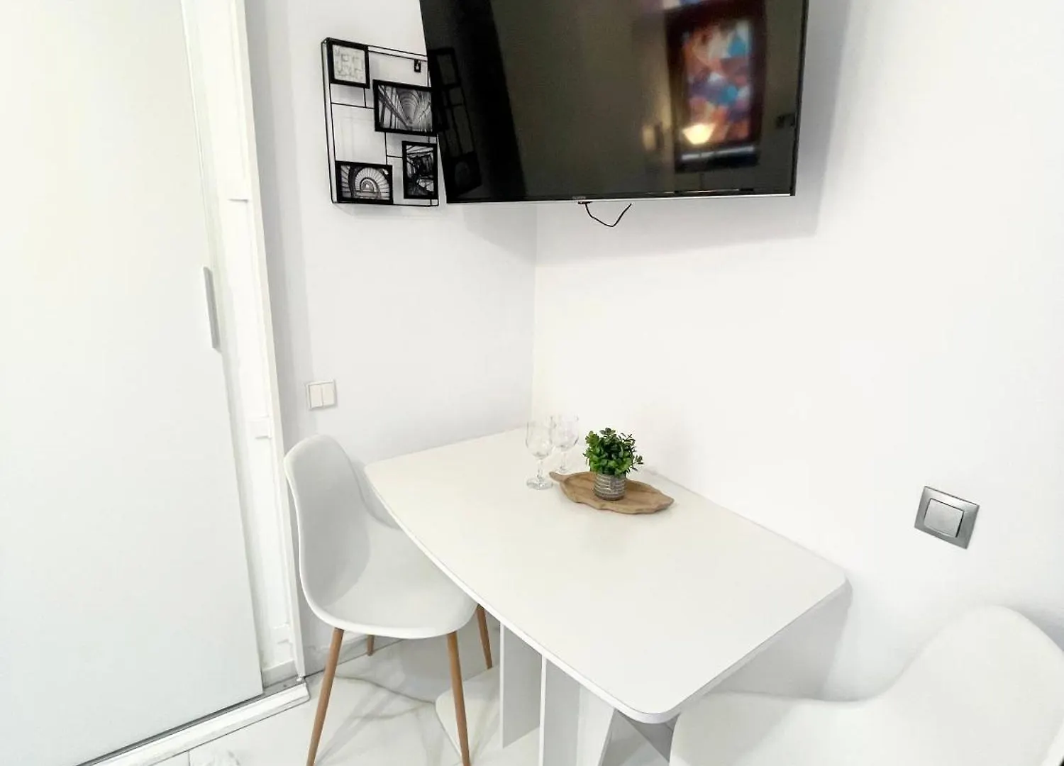 White Studio Bucarest Appartamento