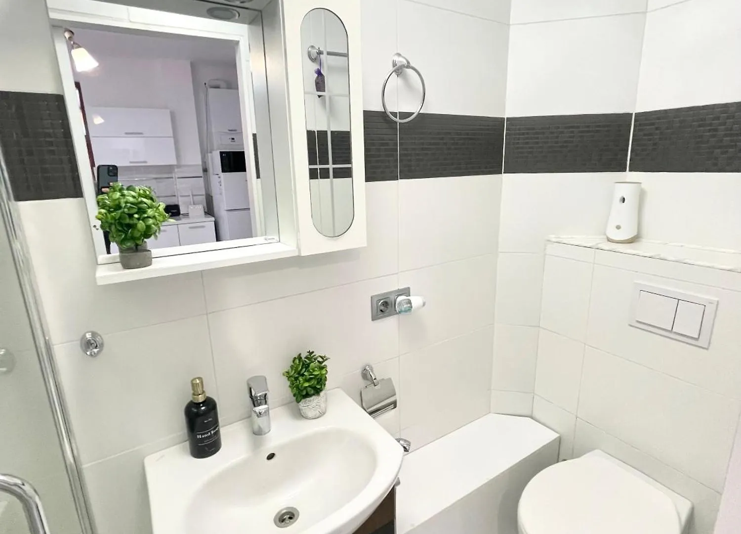 White Studio Bucarest 0*,  Romania