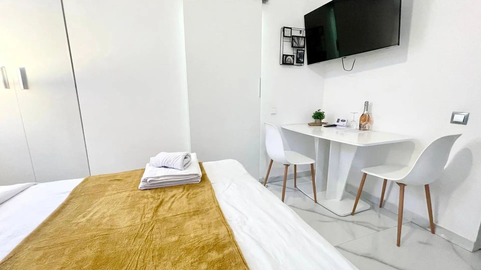 White Studio Bucarest Appartamento