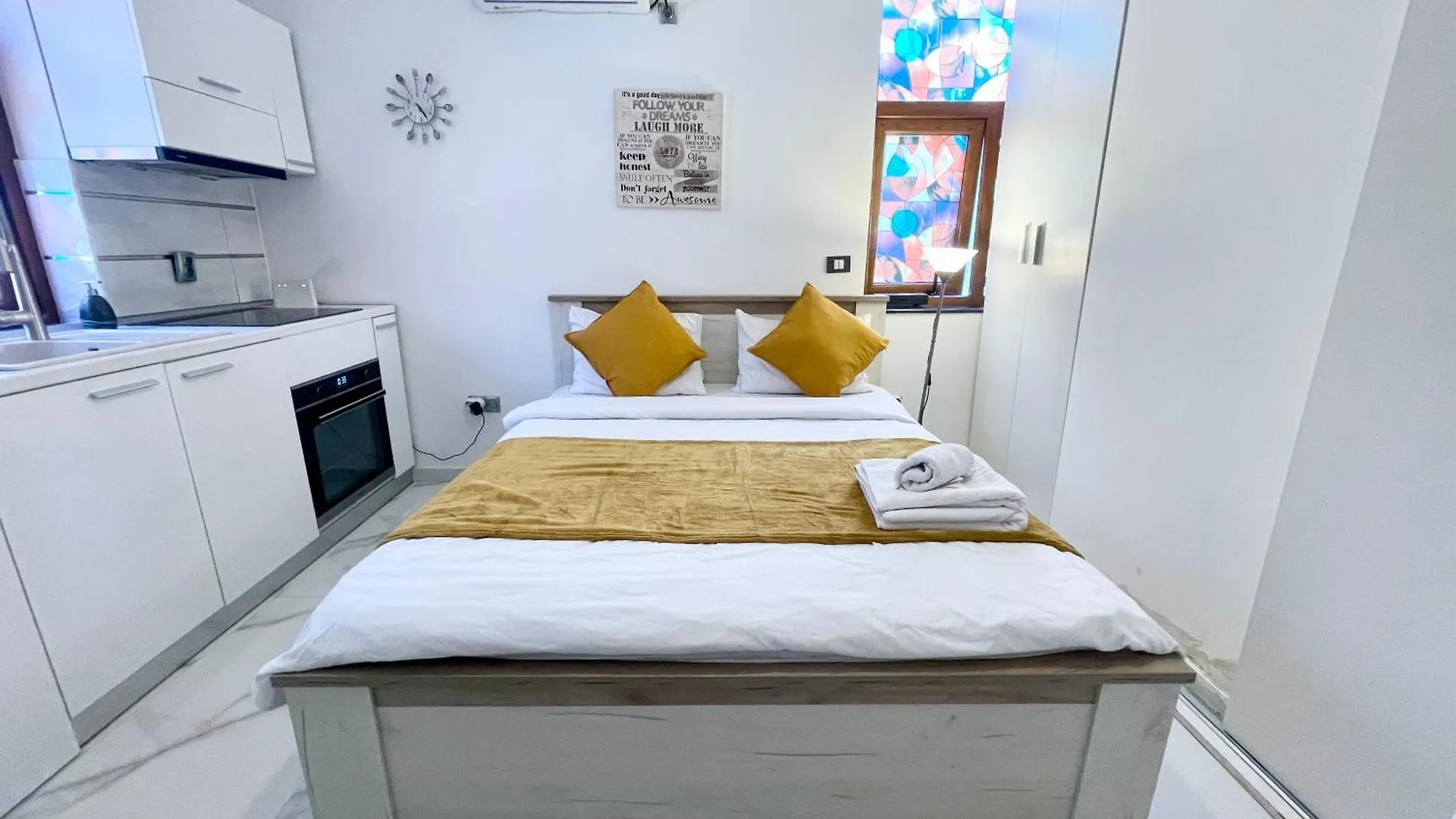White Studio Bucarest Appartamento